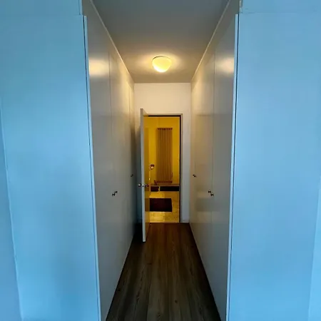 Big With Parking In アパート アントウェルペン